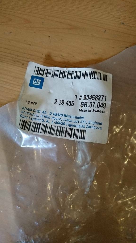 Opel Omega B Caravan Halter Rückwand unten rechts neu original GM