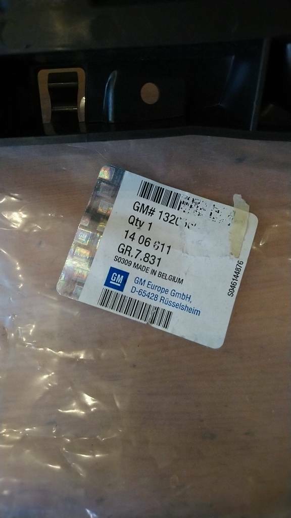 Opel Astra H Stoßstangenführung Halter Befestigung Mitte NEU Original GM 1406611