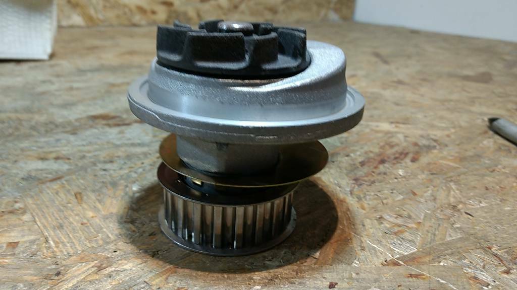 Ascona C Calibra Frontera Ascona Kadett Vectra Omega Wasserpumpe Original GM Opel NEU