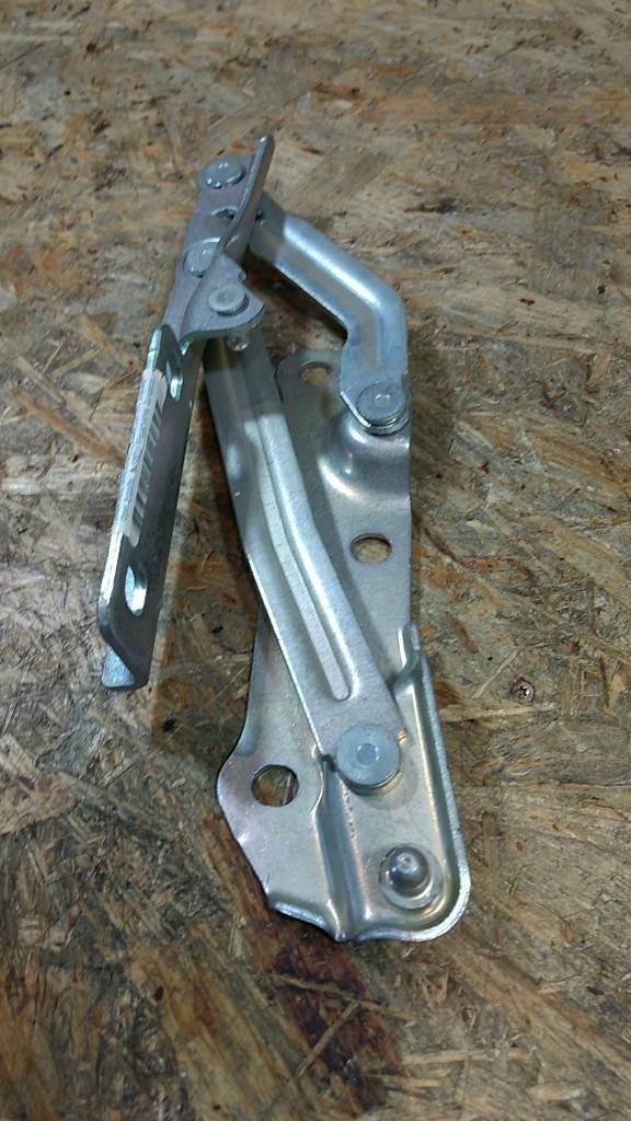 Vectra B Motorhaubenscharnier rechts original GM Opel NEU