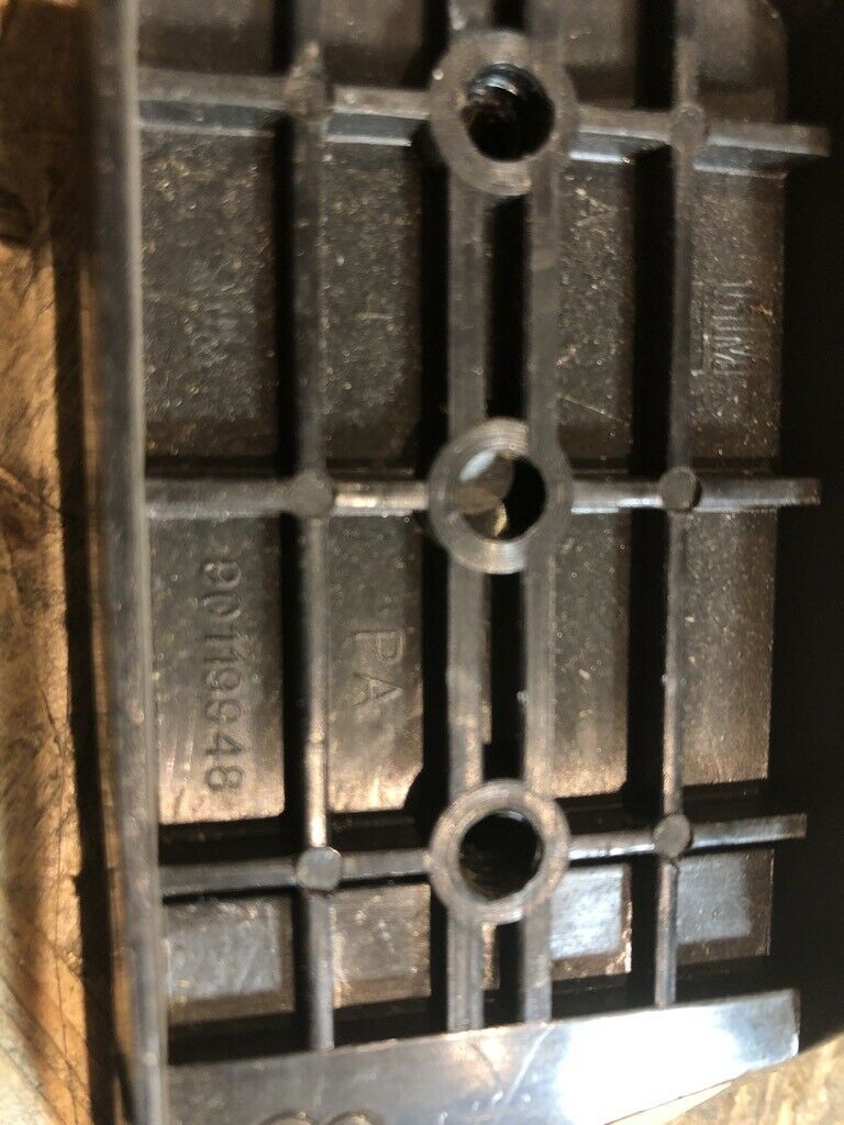 Original Opel Halter hinten rechts Corsa A Neu
