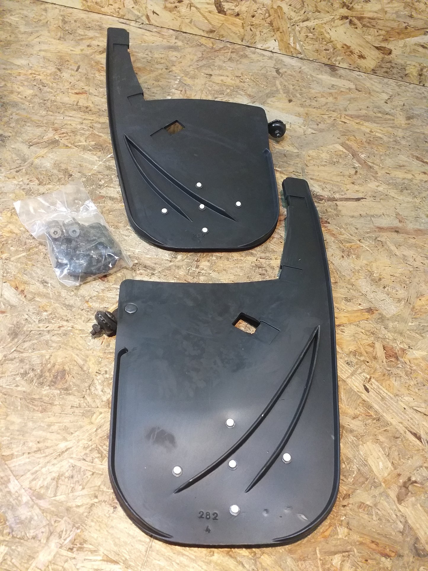 Omega Caravan Schmutzfänger hinten original GM Opel NEU