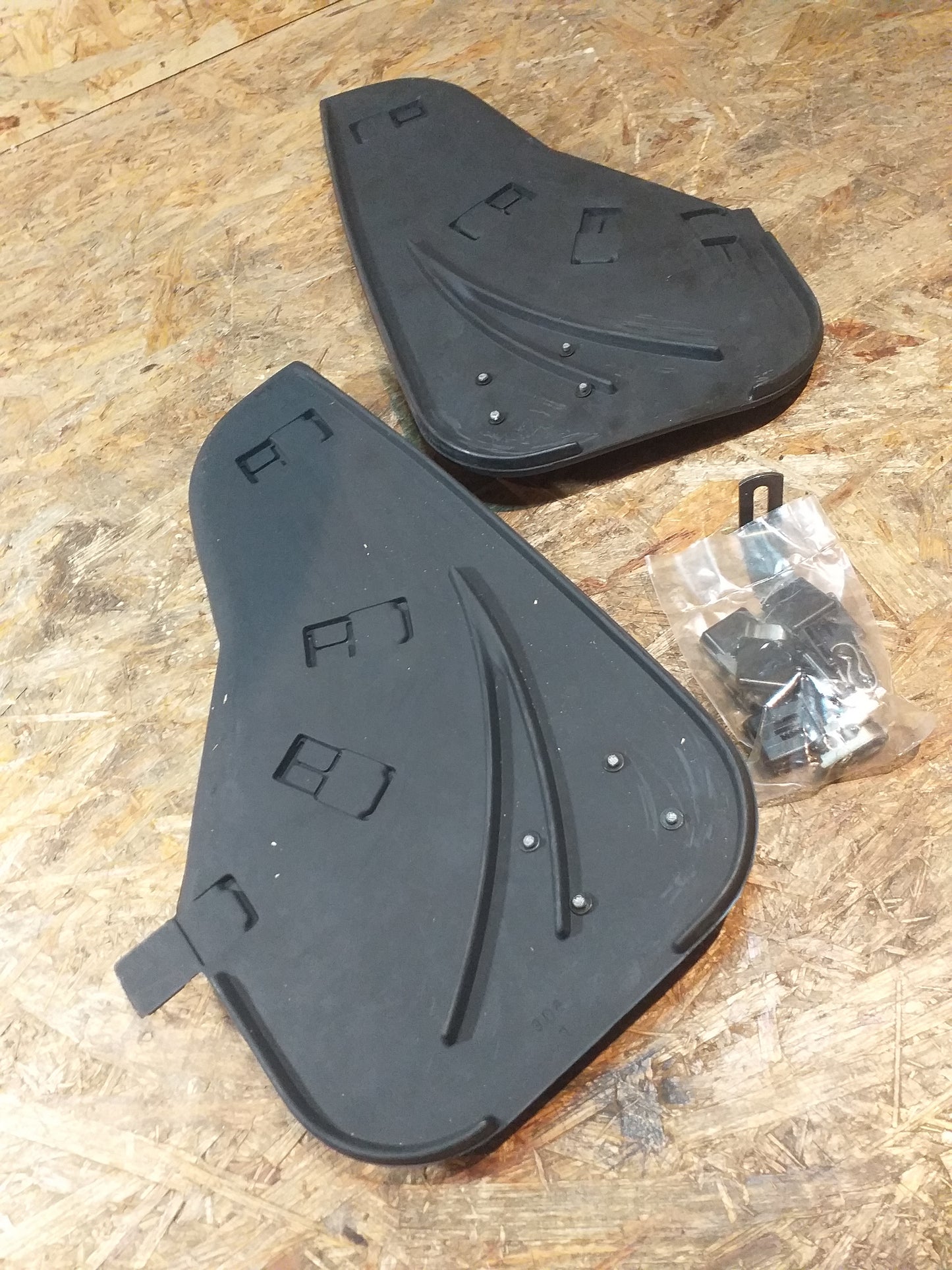Calibra Schmutzfänger hinten original Opel NEU