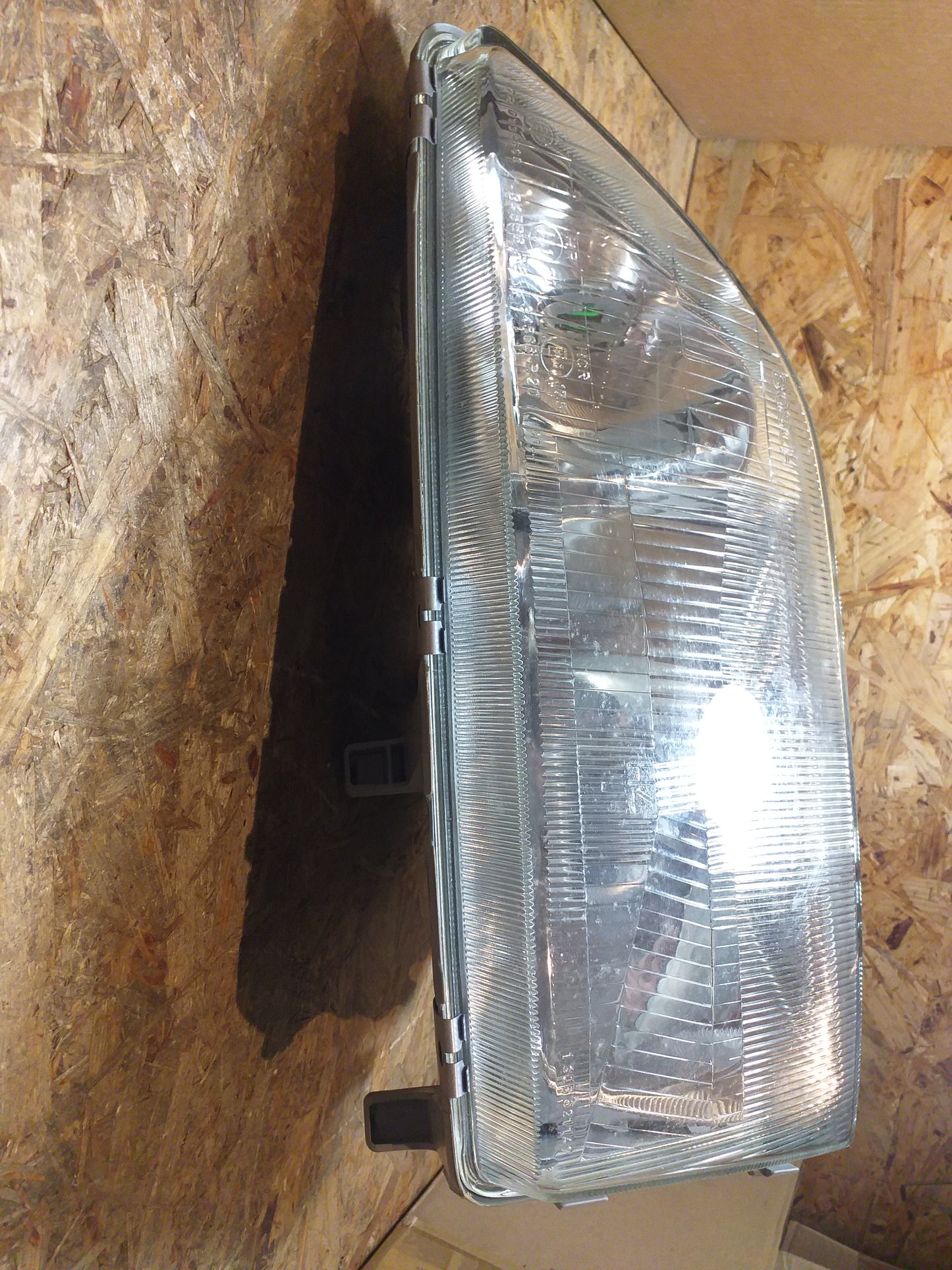 Omega A Bj 87-93 Scheinwerfer links H4 original GM Bosch NEU aus Altbestand