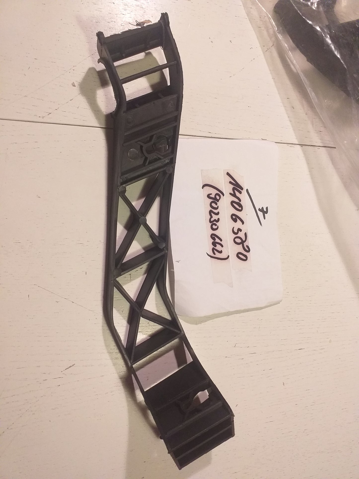 Omega A Caravan Gleitstück Stoßfänger hinten links original GM Opel NEU