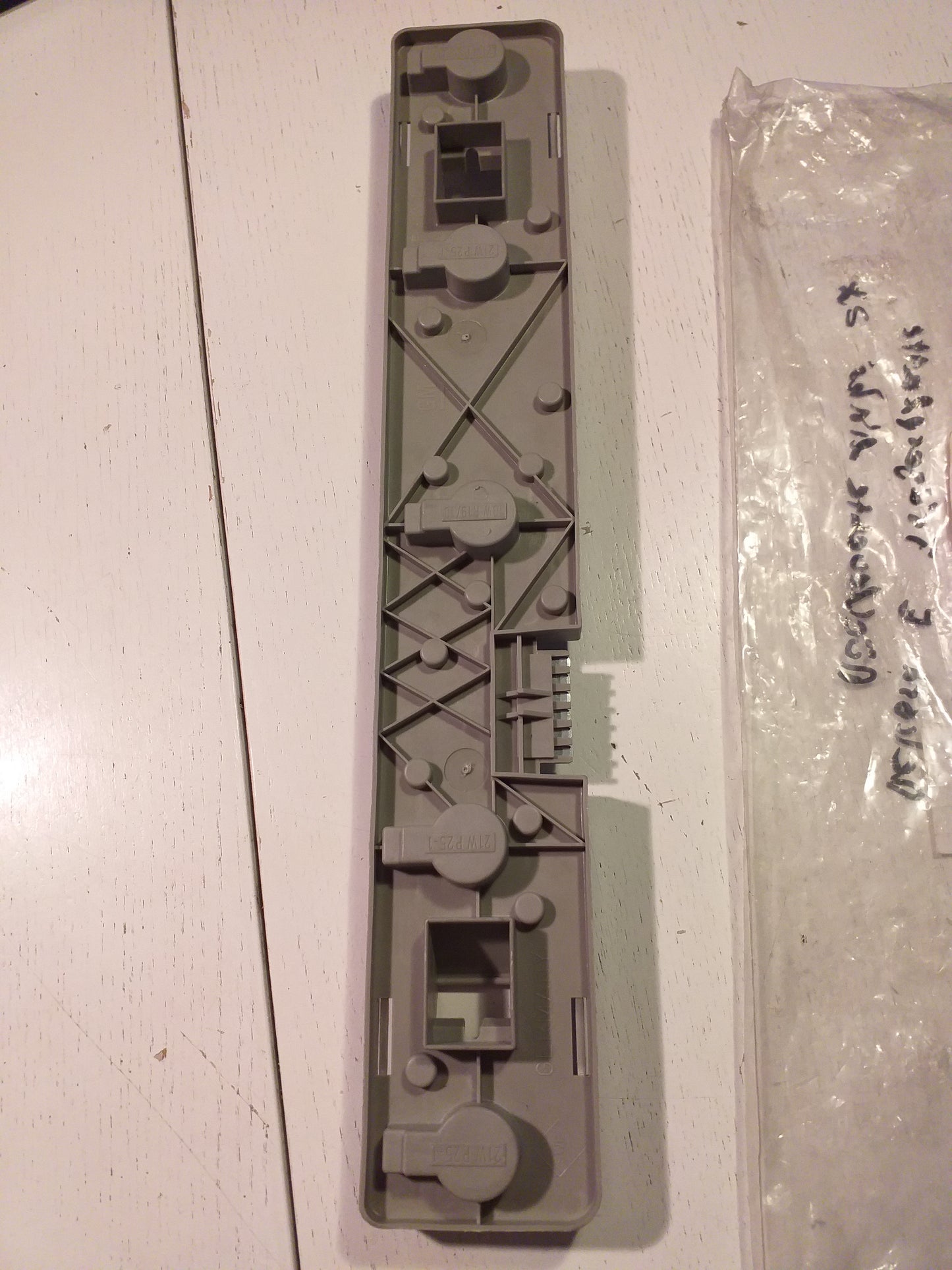 Rekord E Lampenträger hinten links original GM Opel NEU