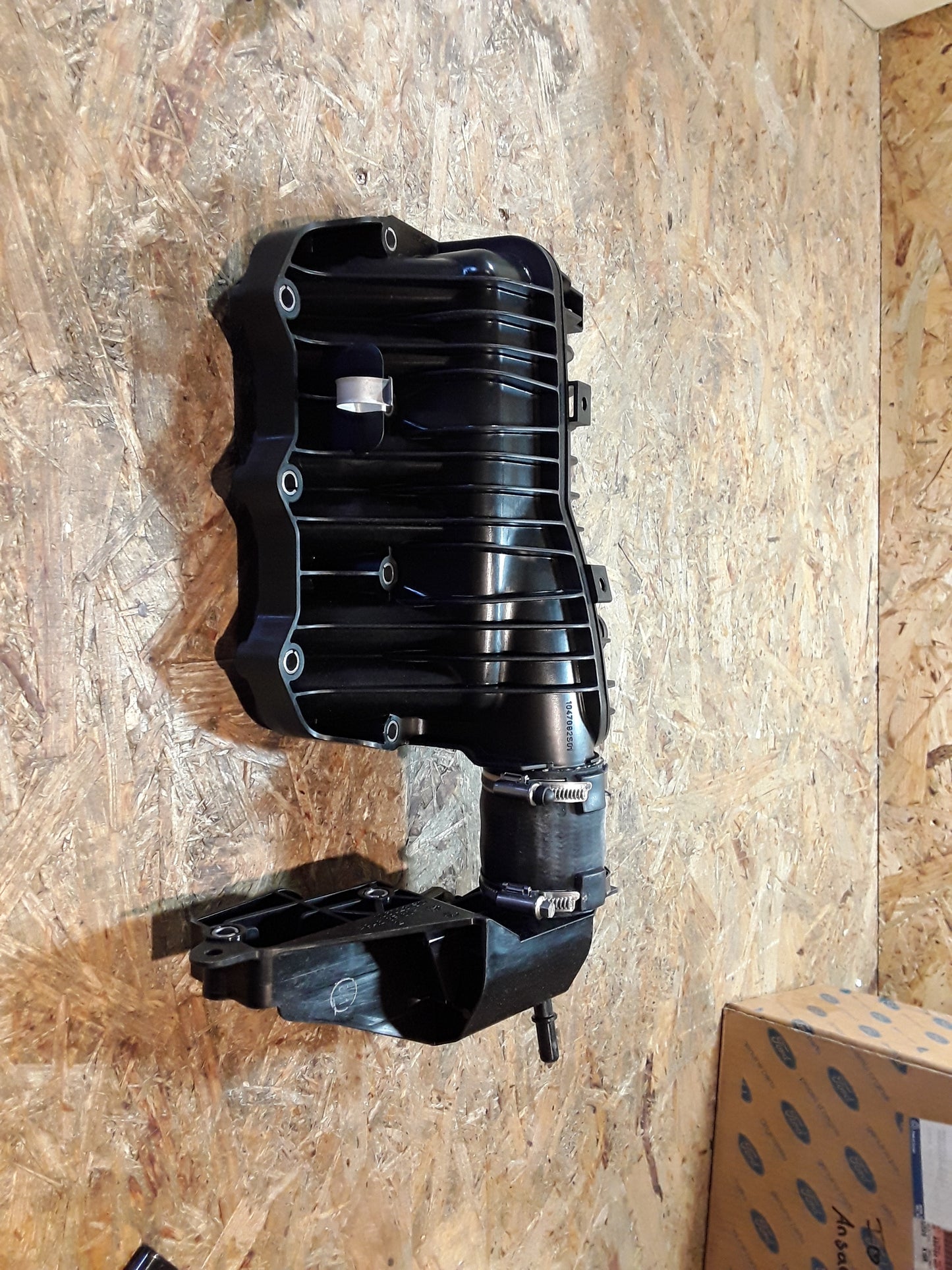 Ford Fiesta VI JA8 ab Bj 2013 1,0 Ansaugbrücke original Ford NEU