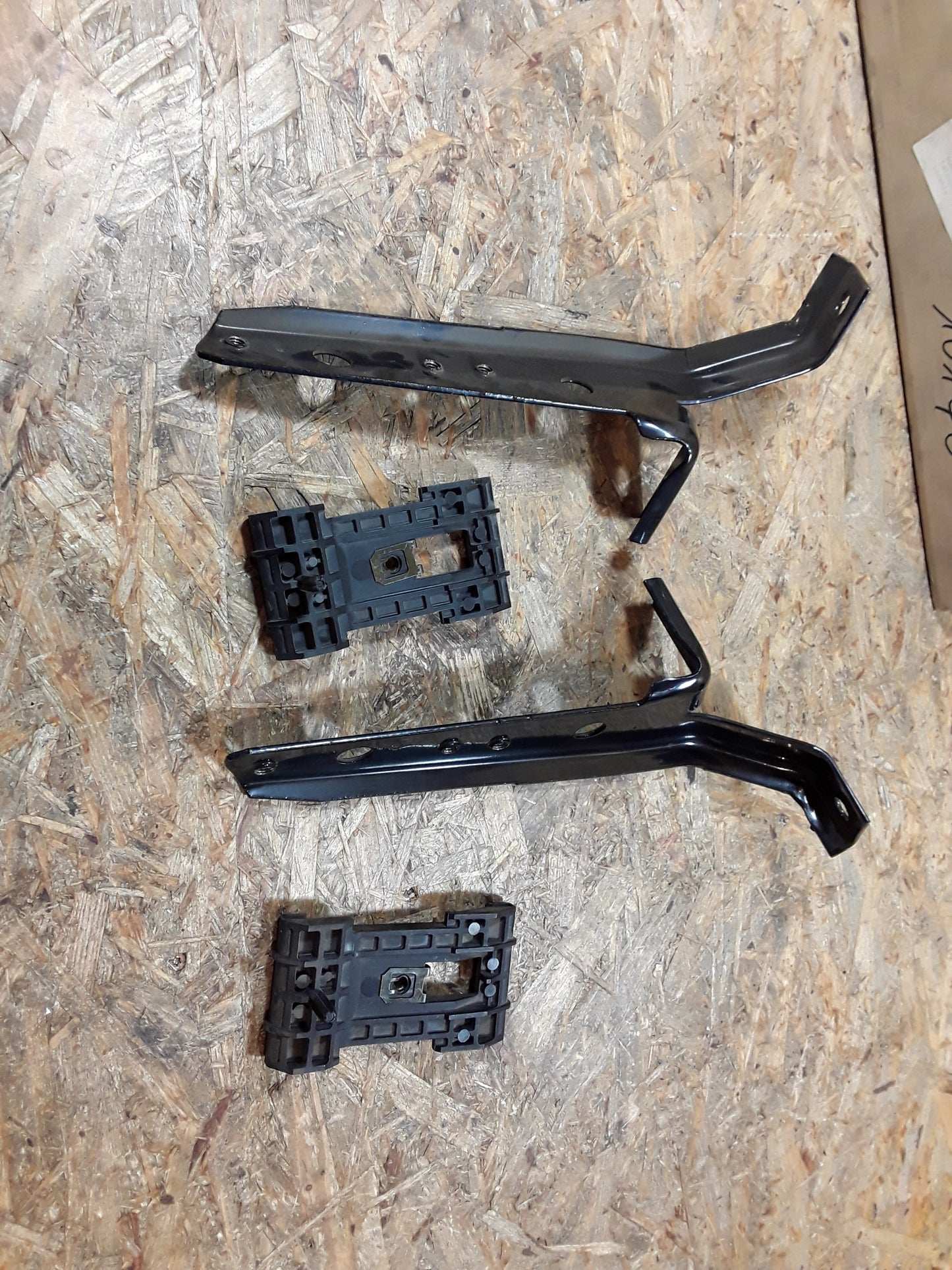 Rekord E Halter Stoßfänger vorne original GM Opel NEU