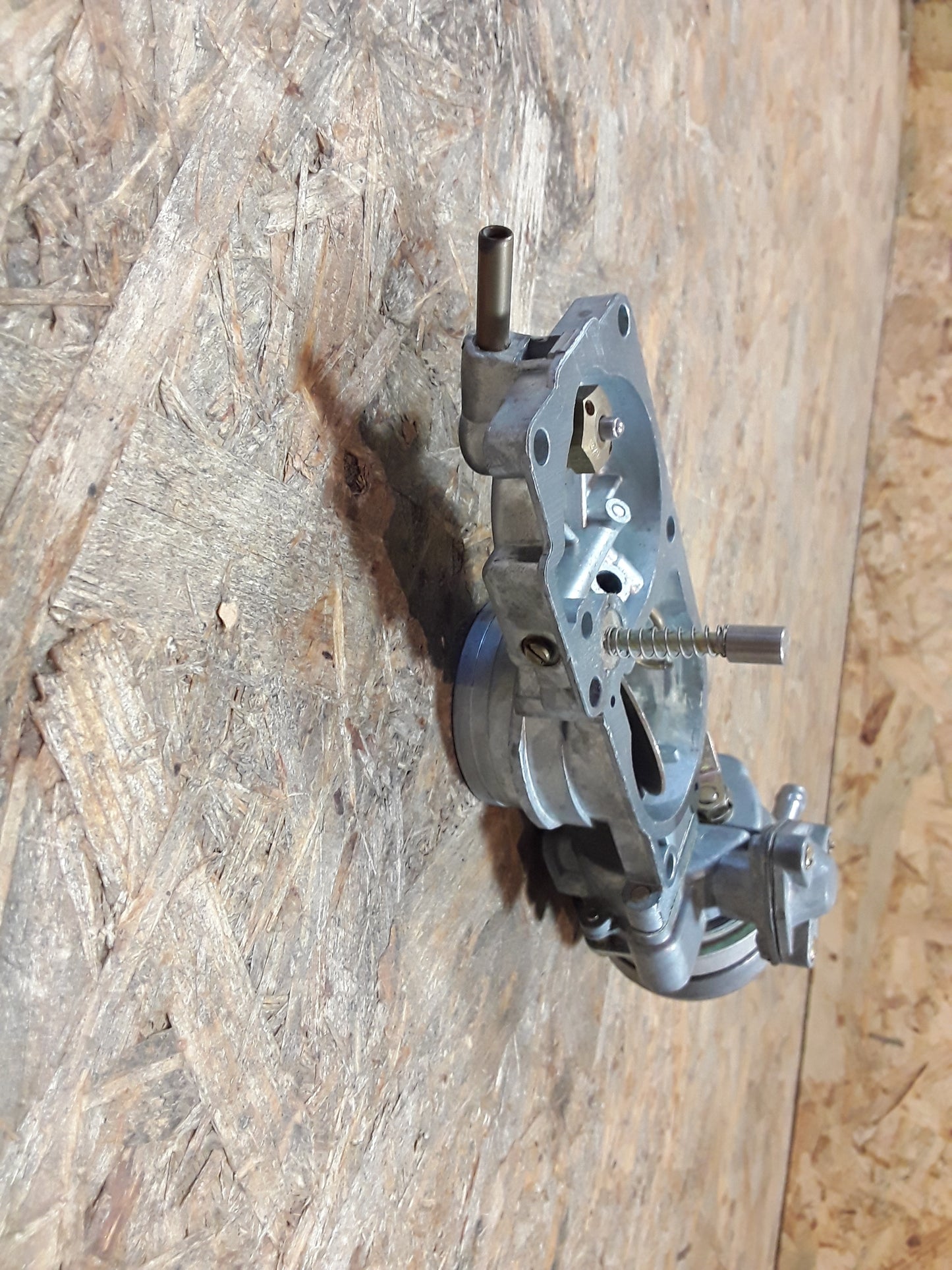 Modell leider unbekannt (Deutsche Vergasergesellschaft) Vergaser Oberteil original Opel NEU