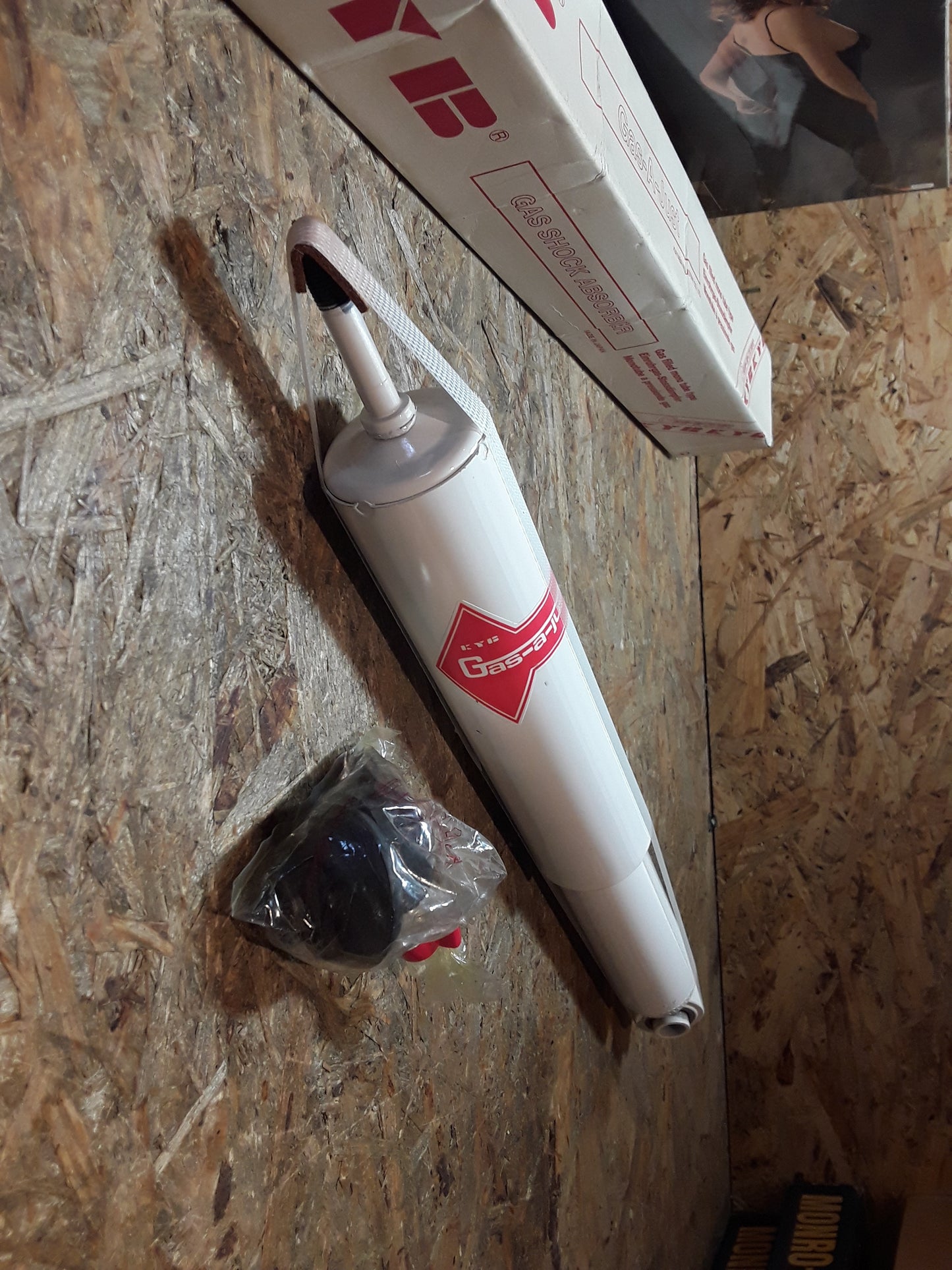 Omega A Caravan Hinterachse original Kayaba Opel NEU