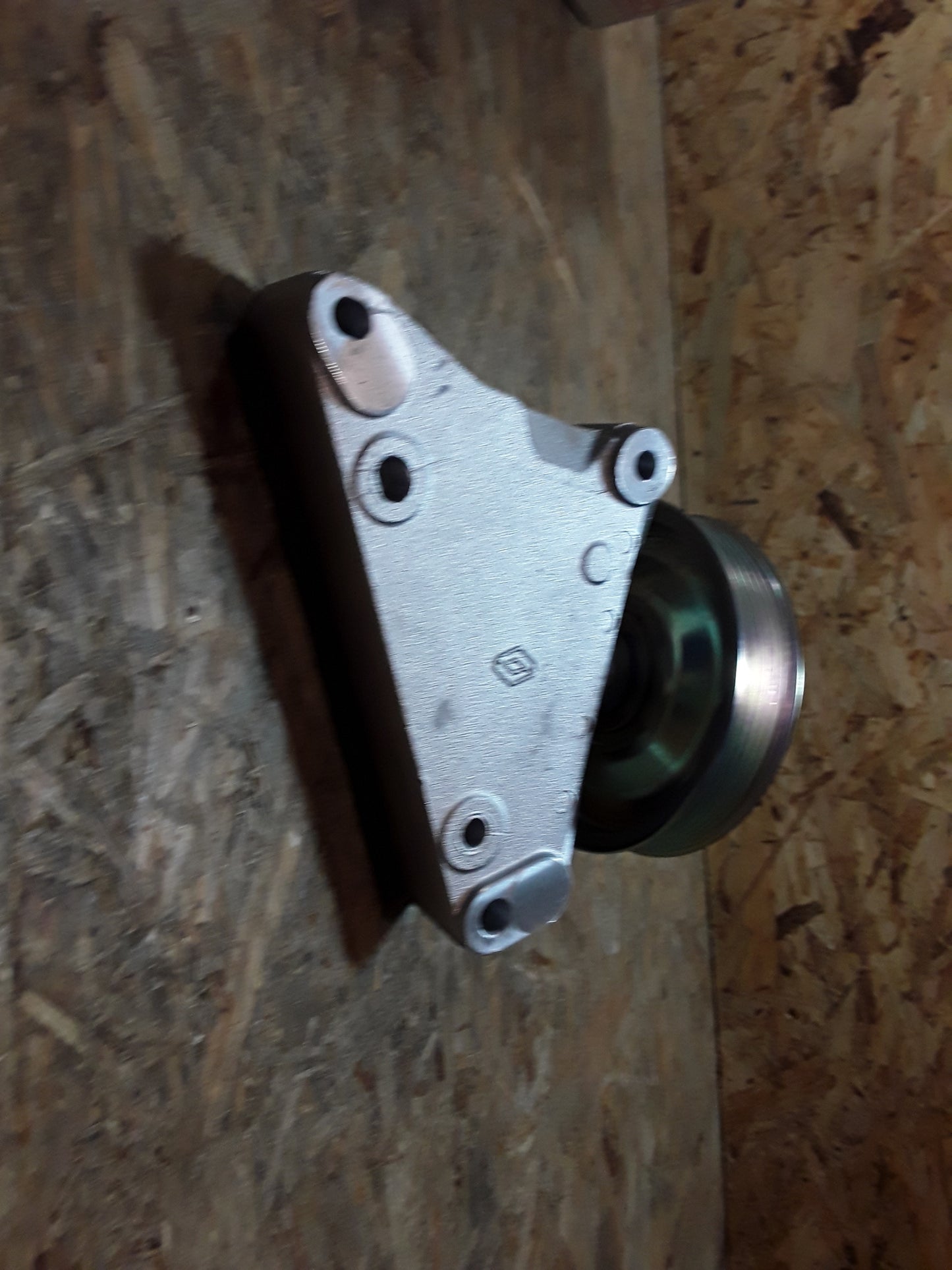 Movano A Vivaro A 2,5DTi Halter Spannrolle Keilriemen original GM Opel NEU