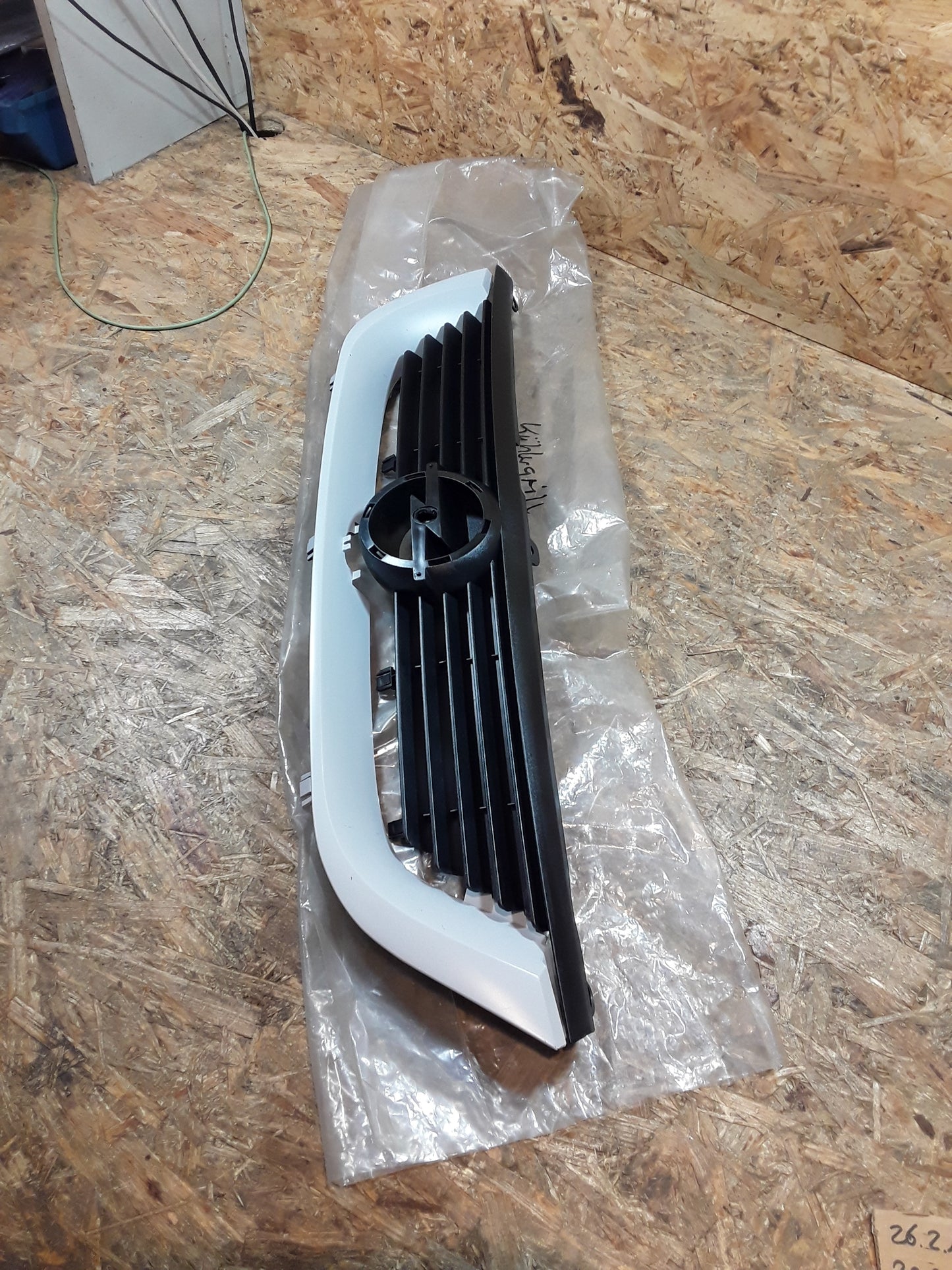 Vectra B Kühlergrill original GM Opel NEU