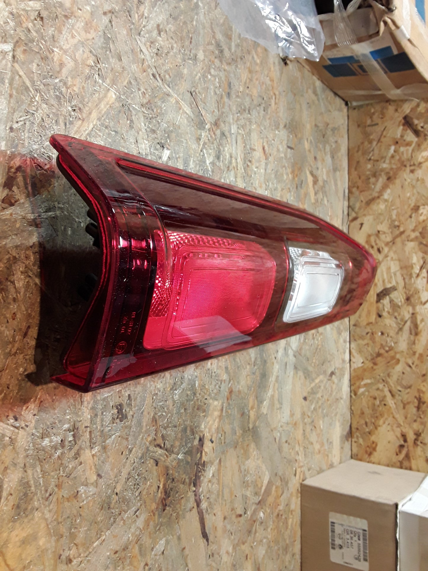 Vivaro B Heckleuchte links original GM Opel NEU