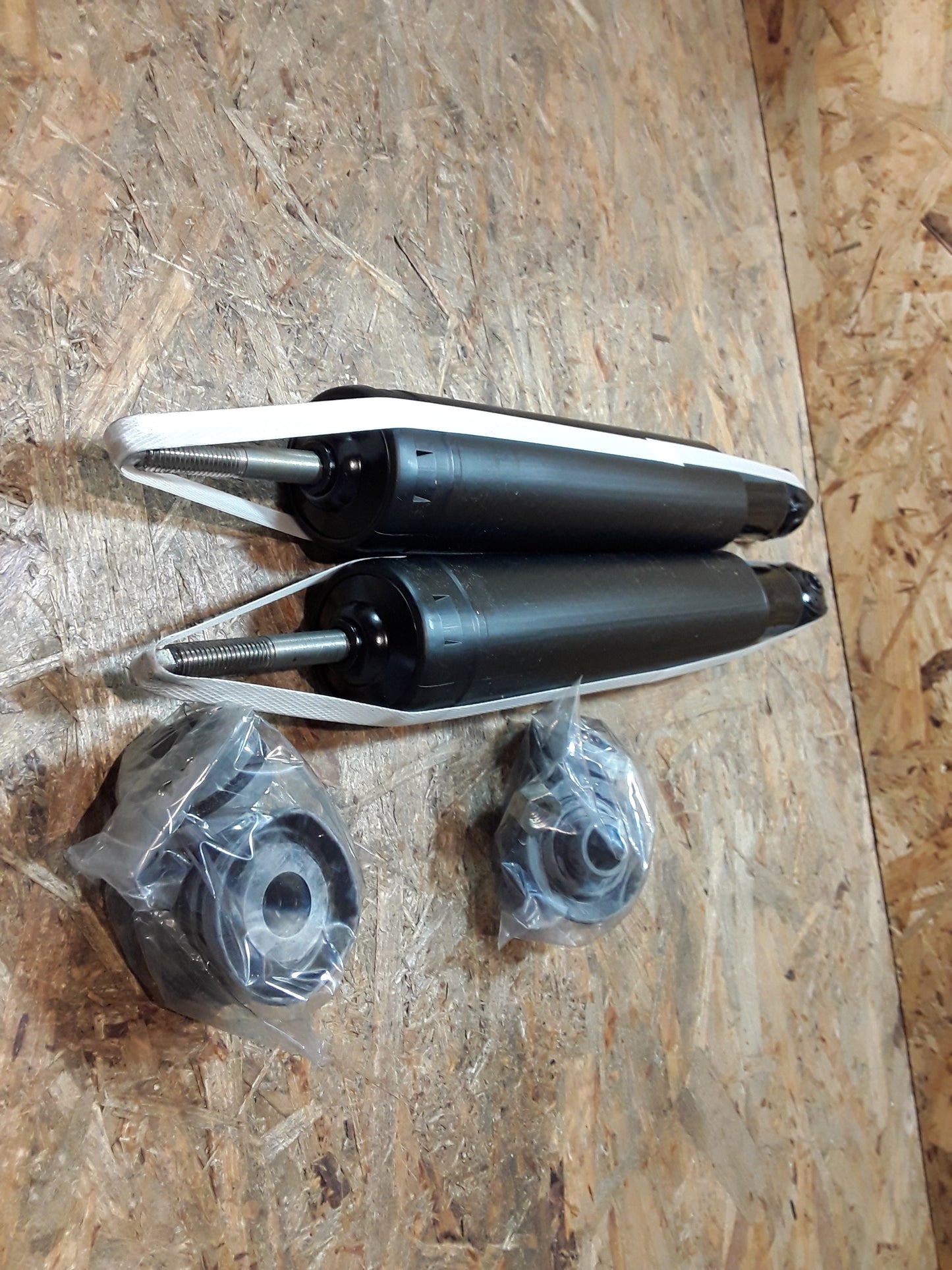 Astra F (kein GSi) Stoßdämpfersatz hinten original GM Opel NEU