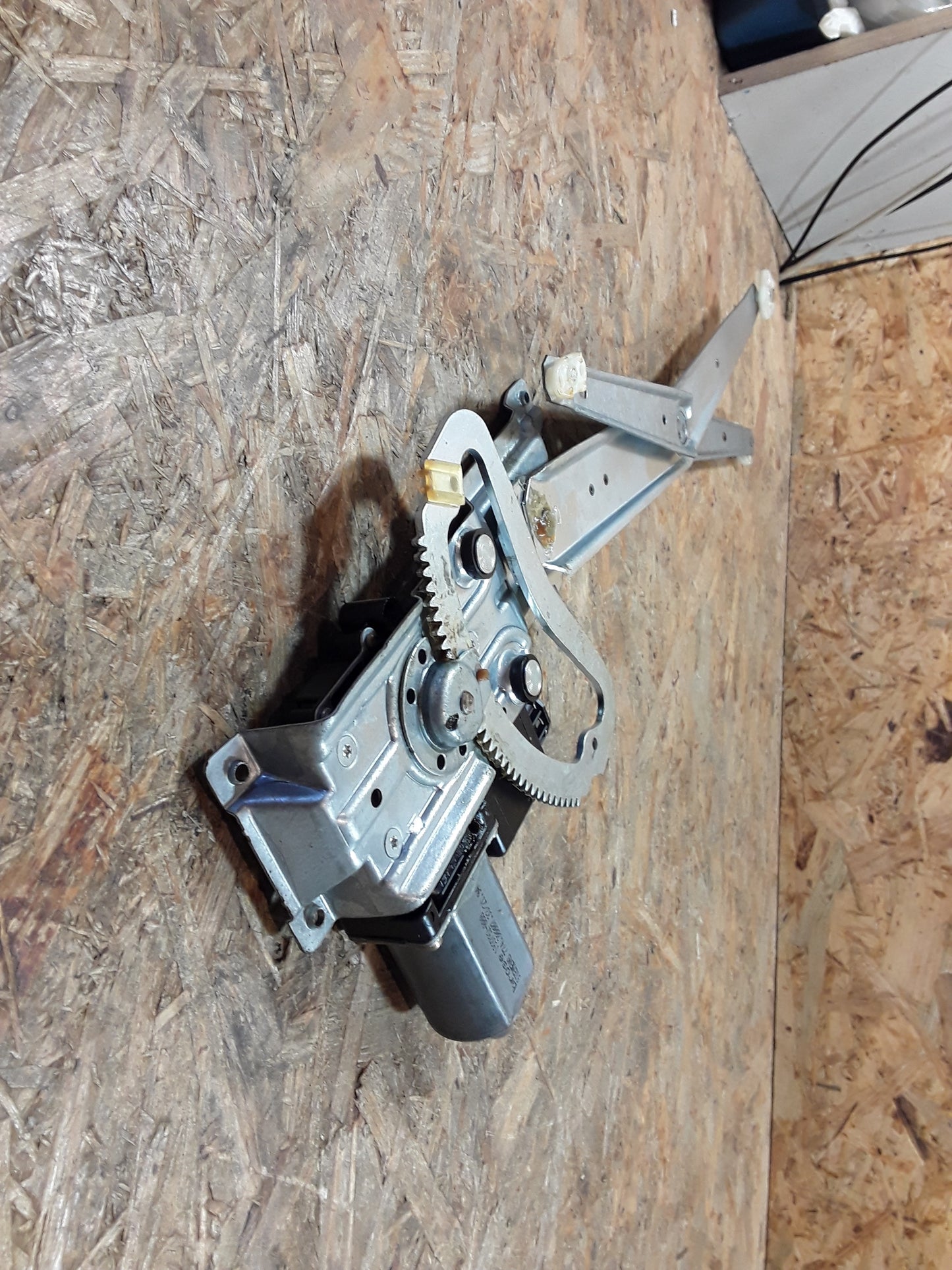 Astra F 3-Türer Fensterheber vorne links original GM Opel NEU