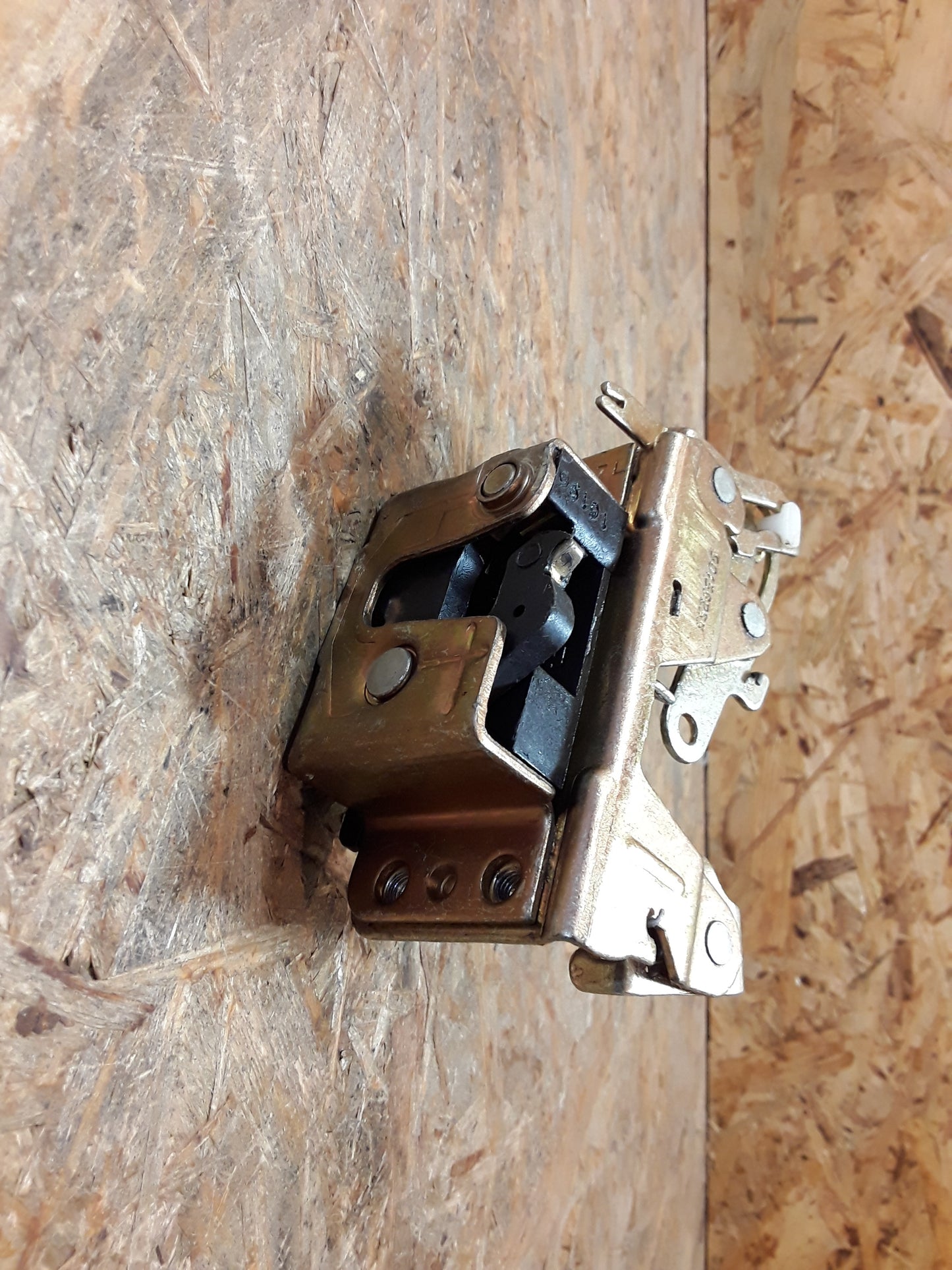 Kadett E Daewoo Nexia Türschloss hinten rechts original GM Opel NEU