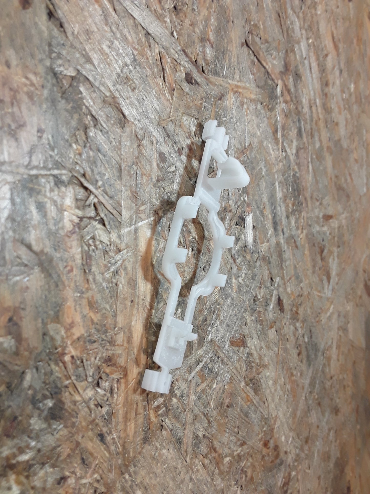 Omega B Klemme Schutzzierleiste an Kotflügel vorne original GM Opel NEU