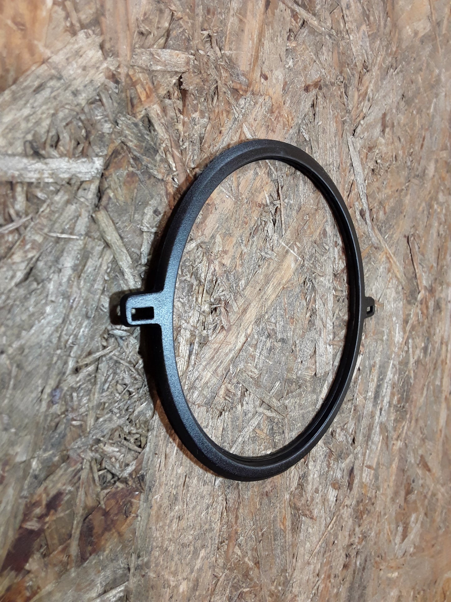 Omega B Abstandstück Kühlergitter original GM Opel NEU