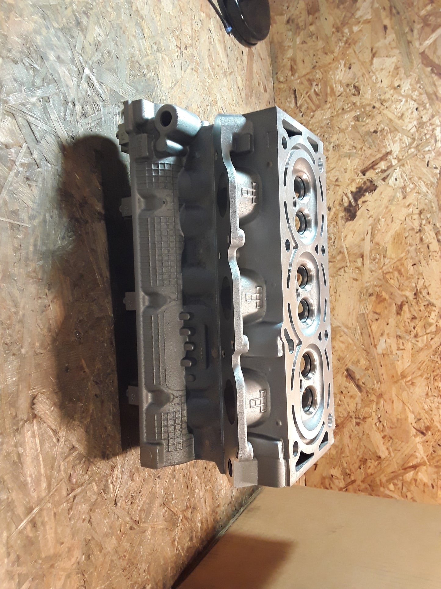 Signum 3,2l Zylinderkopf ohne Ventile für Zylinder 2,4,6 original GM Opel NEU