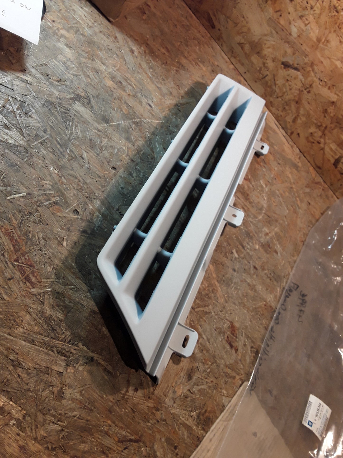 Omega A Kühlergitter original GM Opel NEU