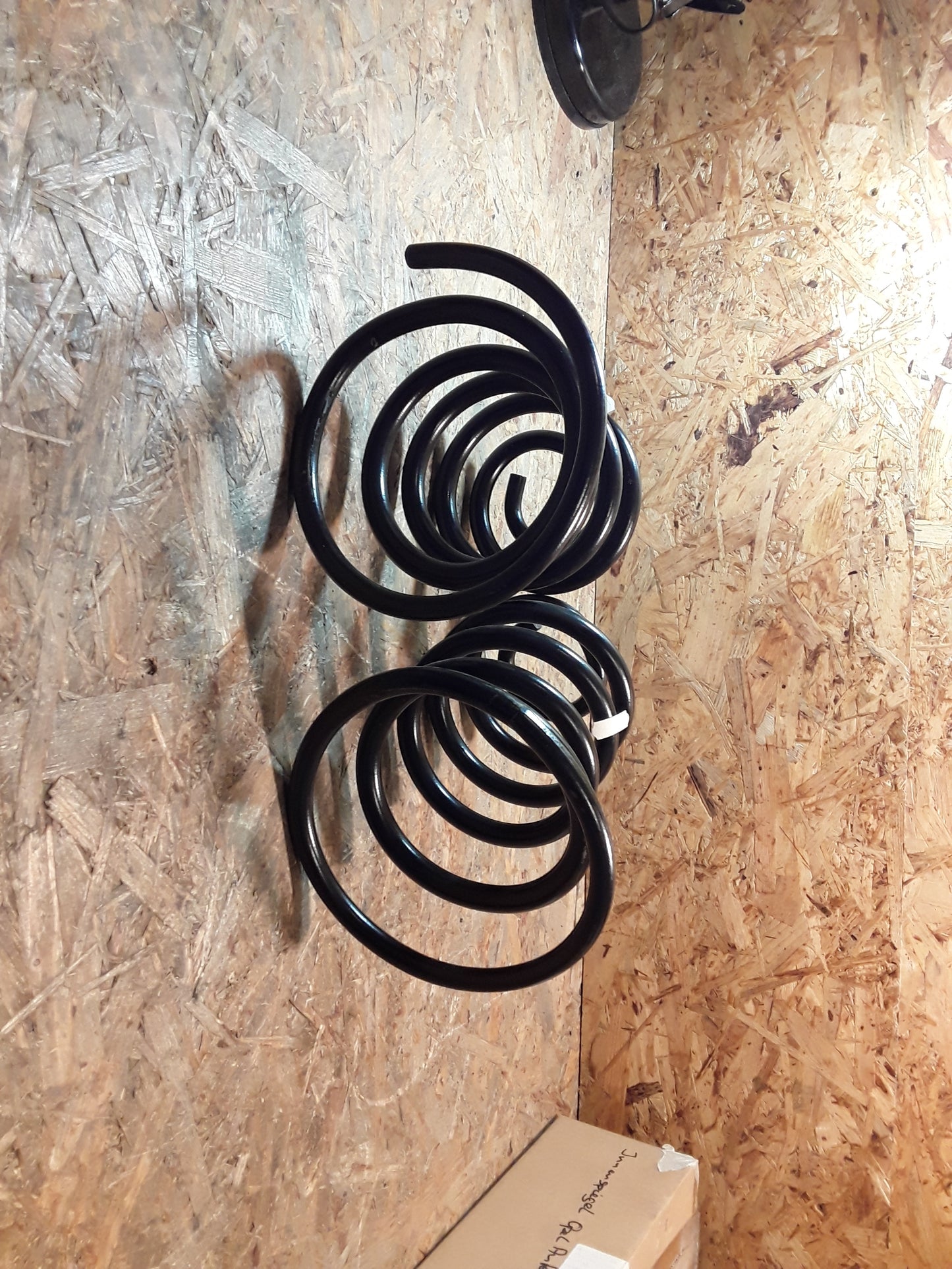 Kadett E Caravan 18E/18SE Satz Federn Hinterachse original GM Opel NEU