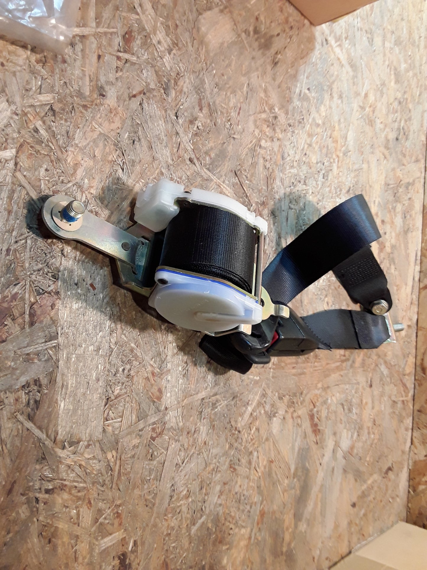 Frontera A Sicherheitsgurt links original GM Opel NEU