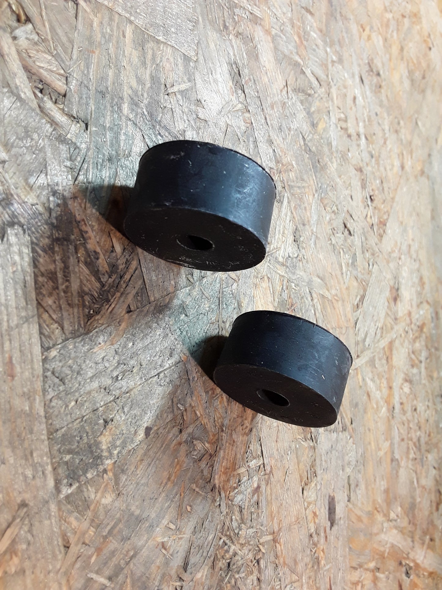 Monterey Buchse Stoßdämpfer vorne original GM Opel NEU