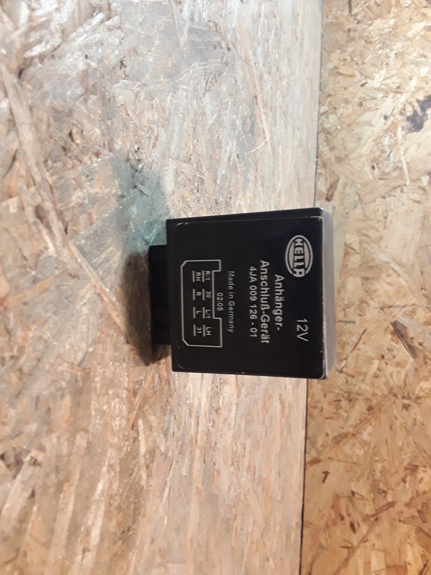 Universal Anhänger-Anschluss-Gerät Hella original NEU