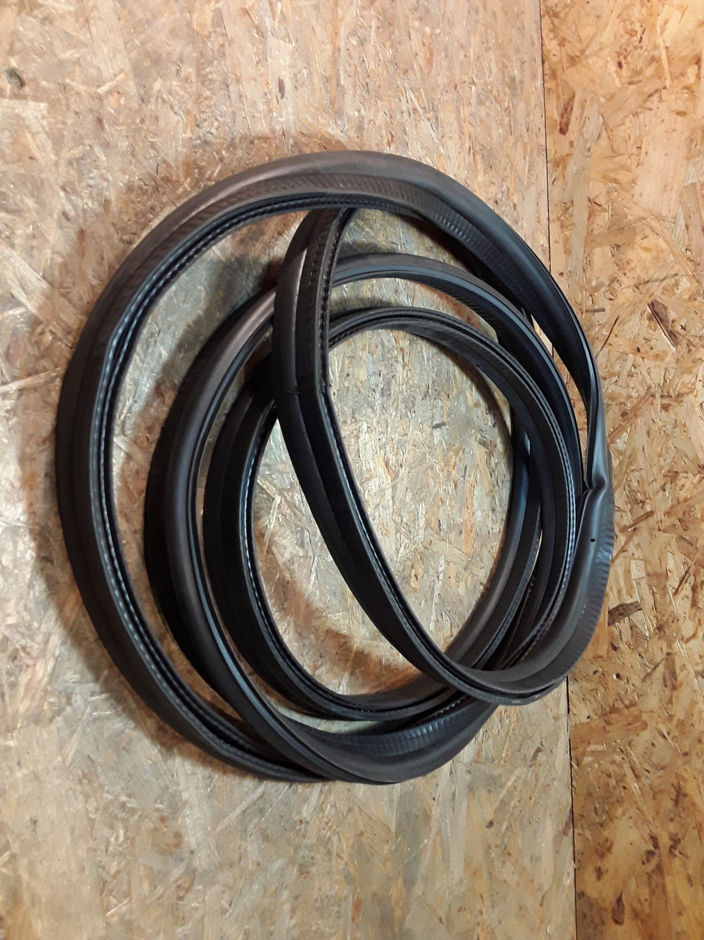 Corsa C Gummiabdichtung an Türöffnung/ Scheibe an Rückwandtüre original GM Opel NEU