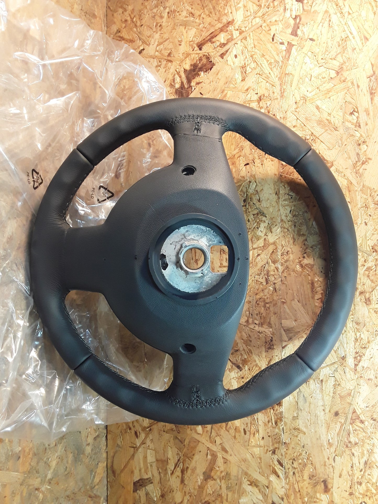 Combo Schrägheck/ Lieferwagen (F06, F08, F25, F68) Corsa C Lenkrad drei Speichen, schwarz, Leder original GM Opel NEU