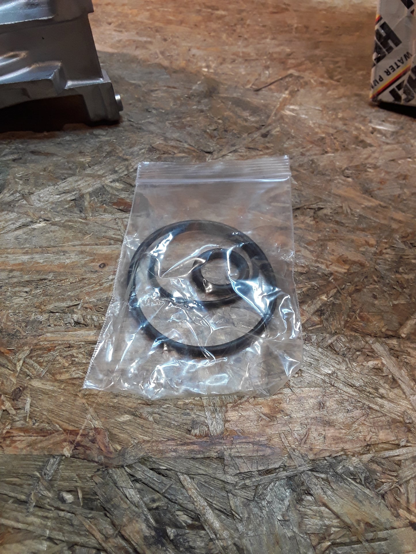 Mercedes Benz W124 Coupe/ Limo/ T-Modell Wasserpumpe original Hepu NEU