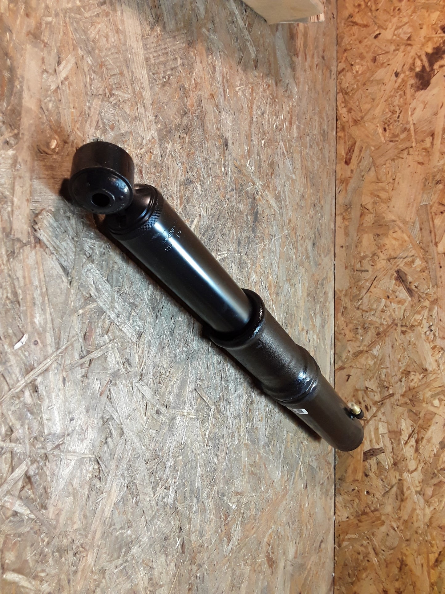 Kadett E Stoßdämpfer (in Verbindung mit manueller Niveauregulierung) original GM Opel NEU