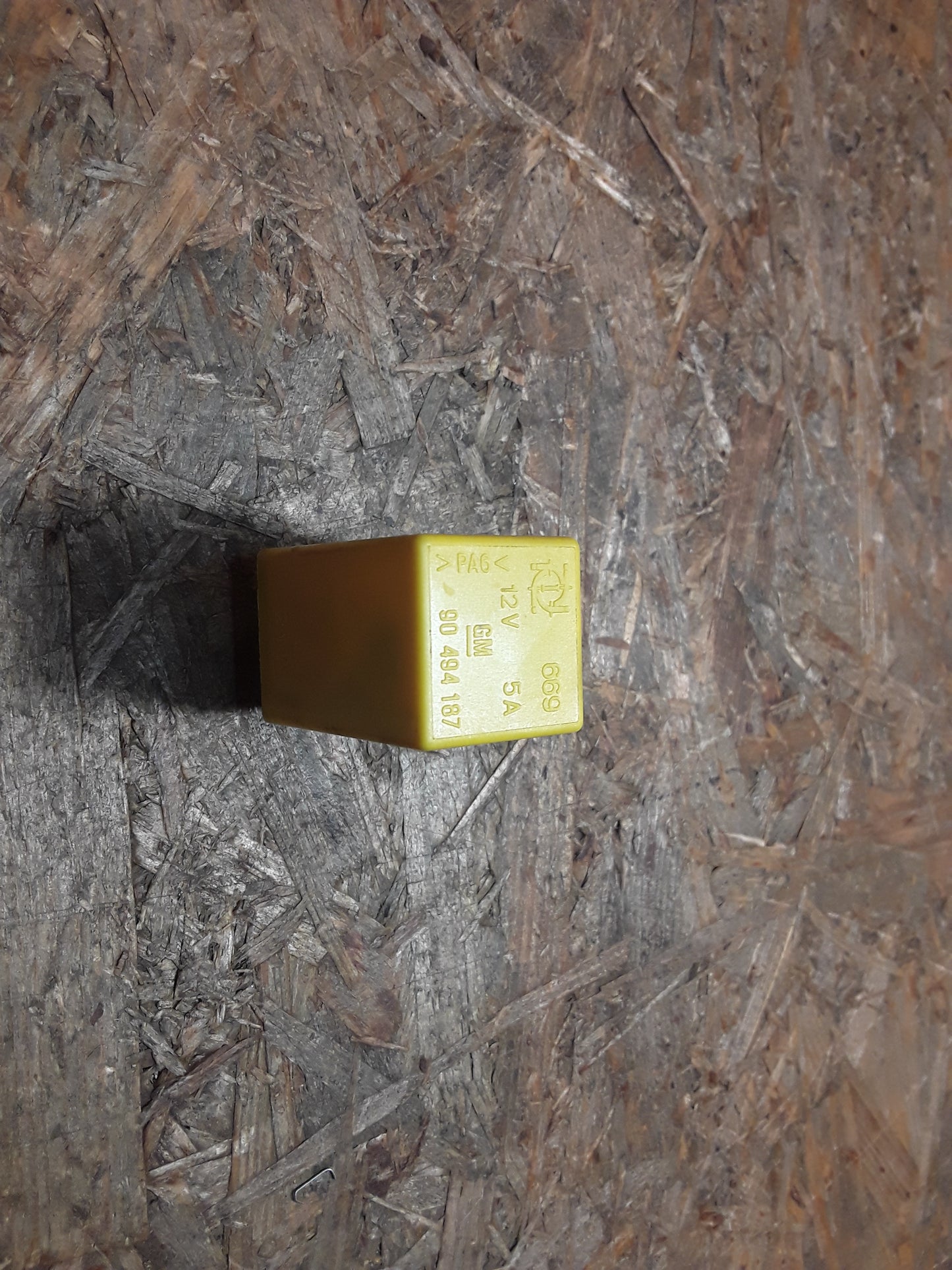 Omega B Relais Frontscheibenwischer 12V 5A original GM Opel NEU