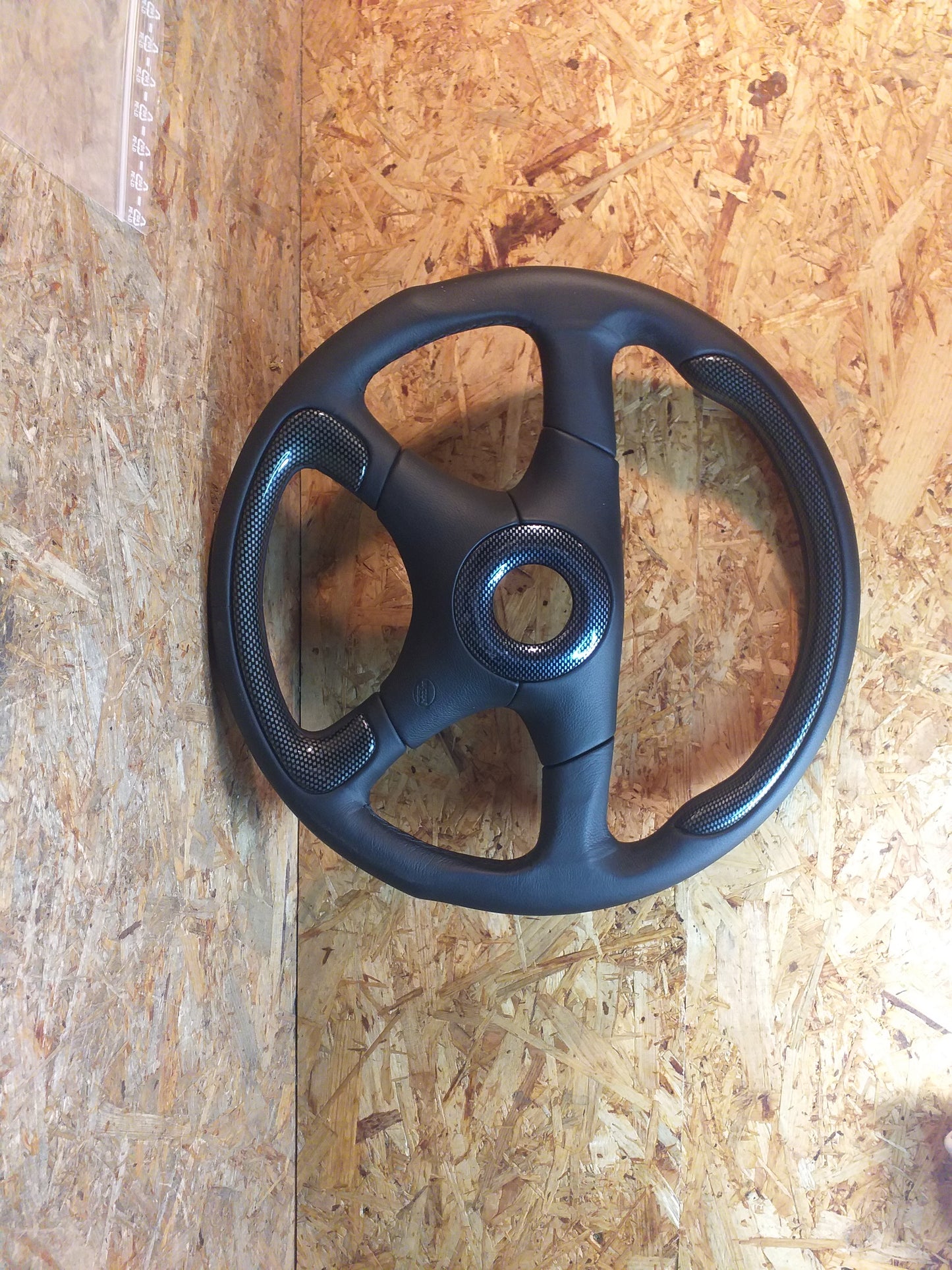 Diverse Fahrzeuge Sportlenkrad 38,5cm Durchmesser Kunstleder schwarz-carbon original Victor NEU