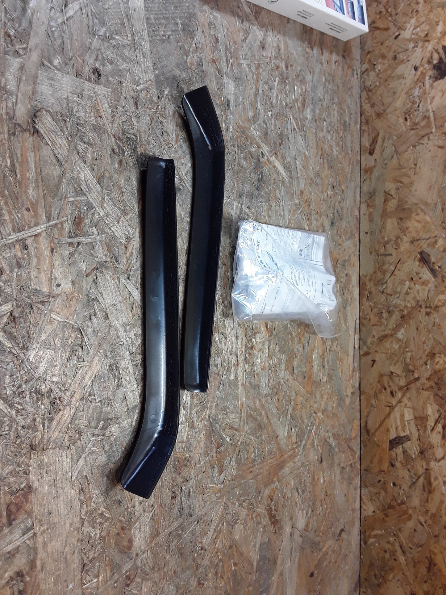 Kadett E Bj 08.8-08.91Scheinwerferblenden original KAMEI NEU