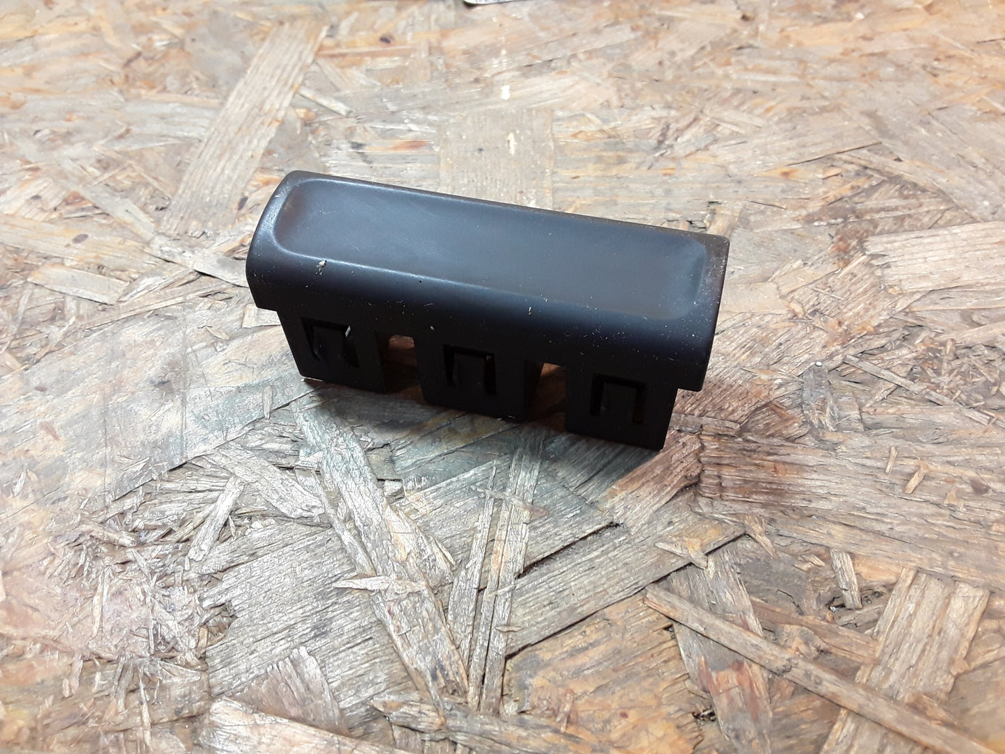 Original GM Opel Abdeckung Schalteröffnung schwarz (dreifach) 9104067 Omega B