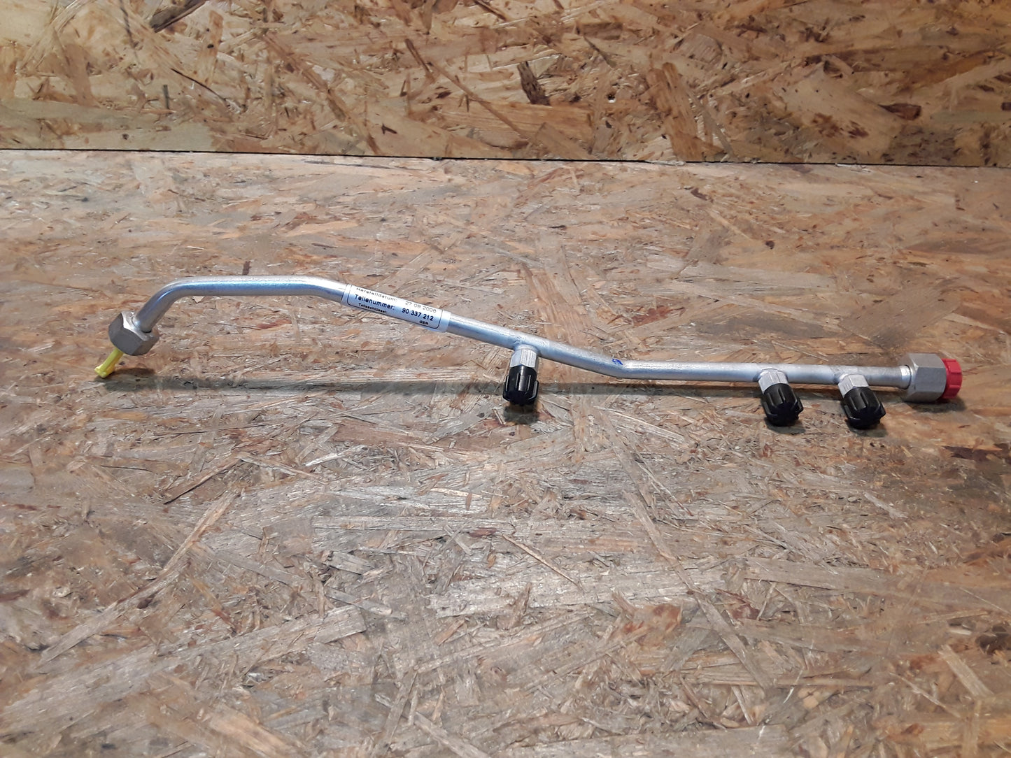 Original GM Opel Klimaleitung, das vordere Stück zum Kondensator,
die Leitung hat im Rohr 3 Anschlüsse, ist 40cm lang, 90...