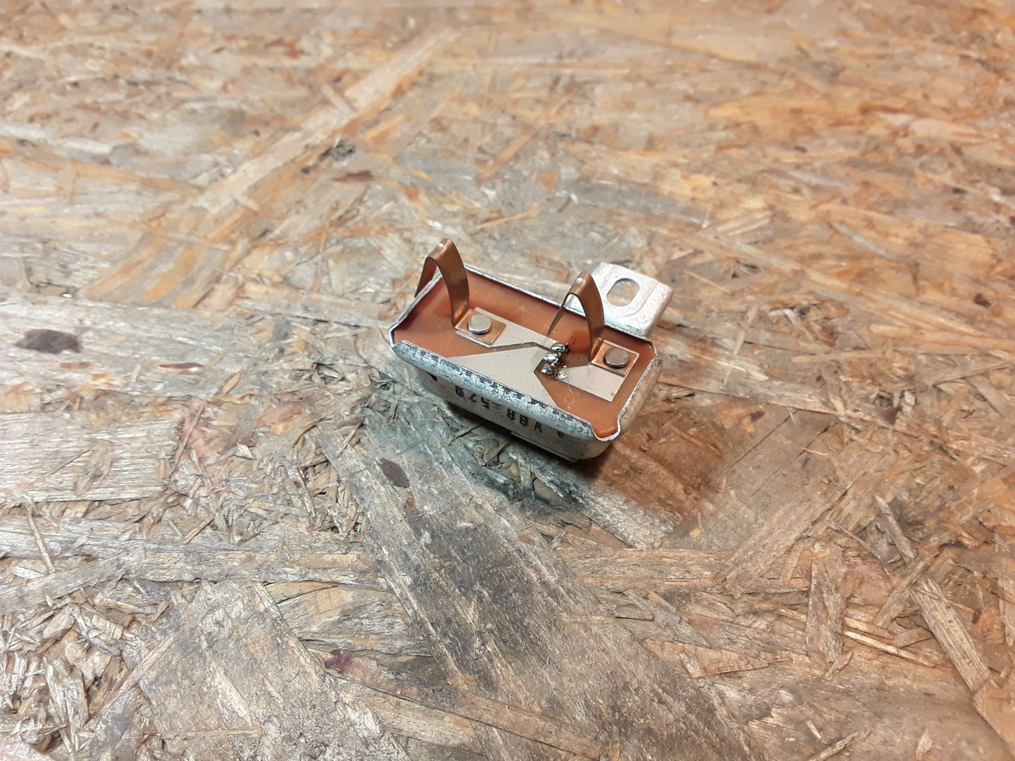 Original GM Opel Spannungsstabilisator im Armaturenbrett, Bimetallausführung, nicht für den kleinen elektronischen verwend...