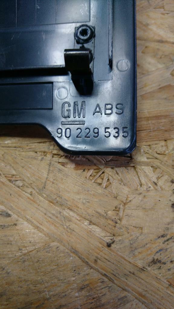 Omega A Sicherungskasten Abdeckung Verkleidung neu original gm