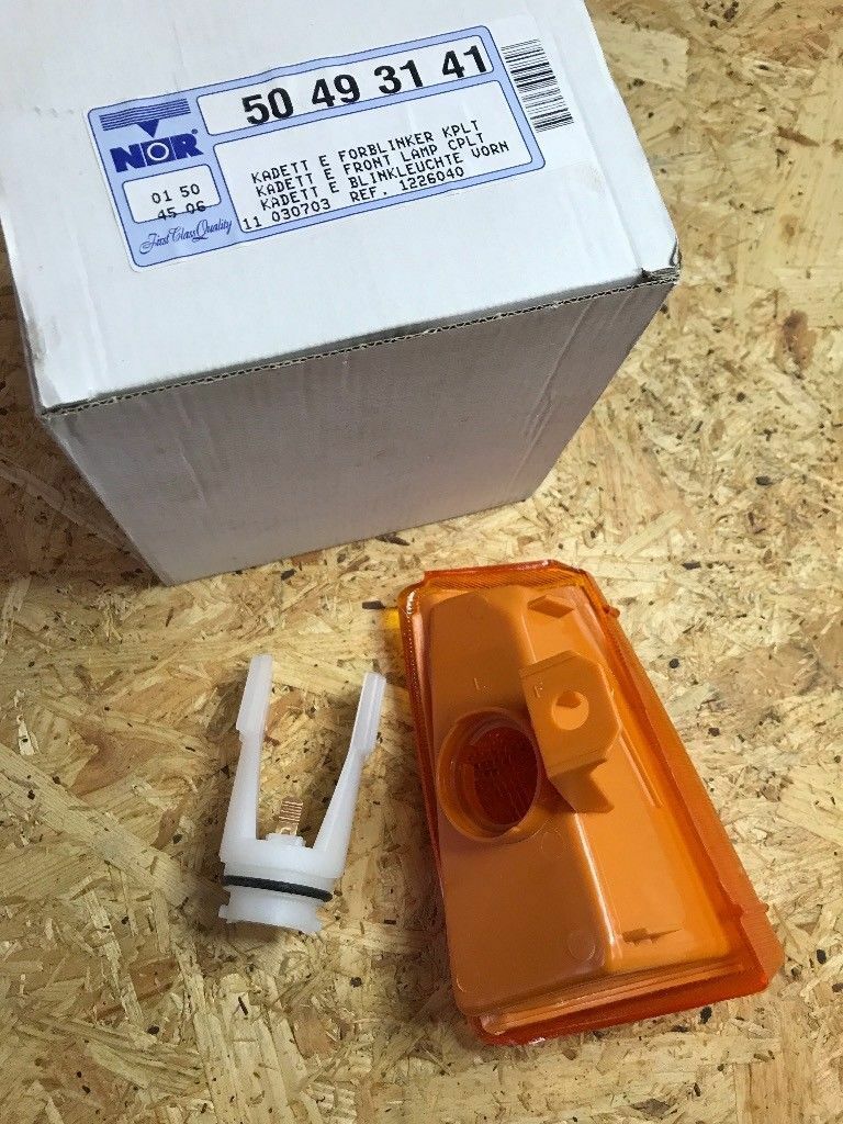 Original Fifft Opel Kadett E vorne Links NEU