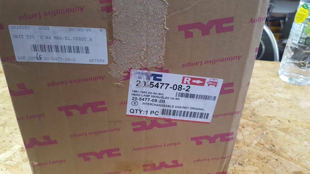 Audi 80 Scheinwerfer rechts Neu Original