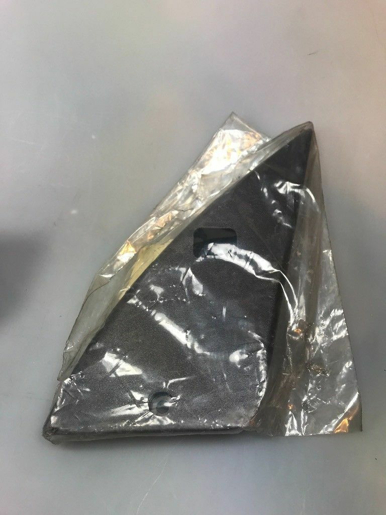 Original GM Opel Omega A Spiegelecke innen NEU