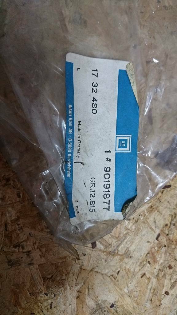 Kadett E Caravan Dachreling Gepäckträger Fuß links Neu GM