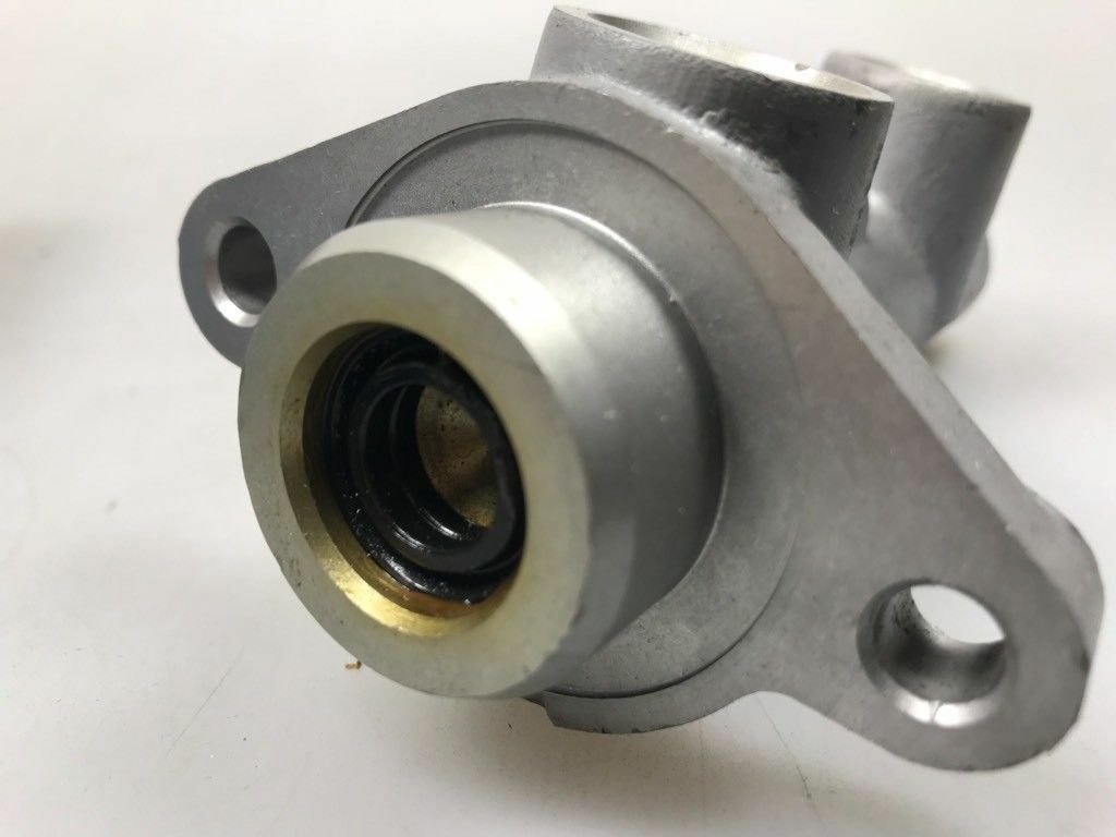 Original GM Opel Corsa Tandem Hauptzylinder Bremsflüssigkeit NEU