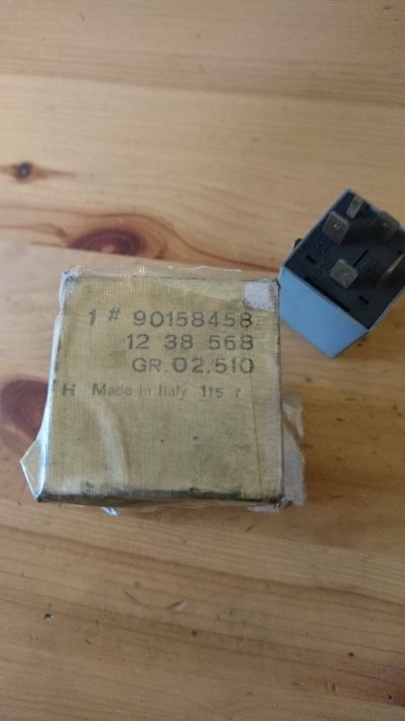 Corsa A Kadett E Ascona C Relais Scheibenwischer original GM Opel NEU