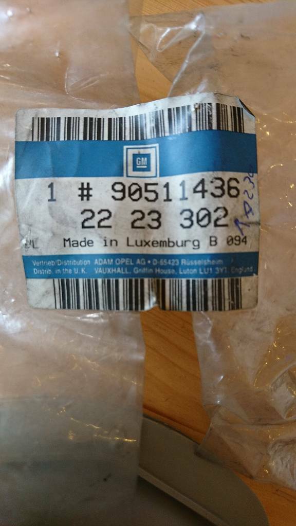 Opel Omega B Laderaum Abdeckung Griff neu original GM