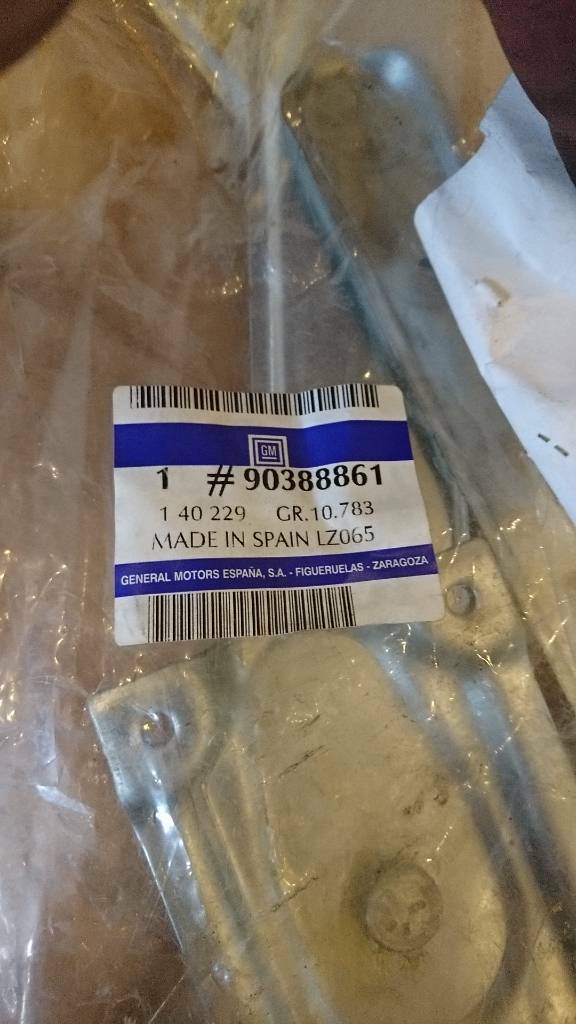 Corsa B Tigra A Fensterheber manuell vorne links neu original GM