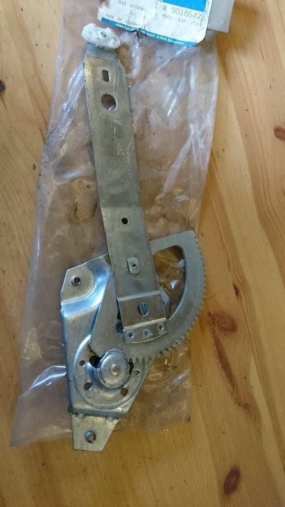Kadett E Cabrio Fensterheber hinten links manuell neu original GM