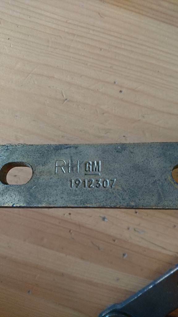 Omega A Motorhaube Scharnier rechts Neu Original GM