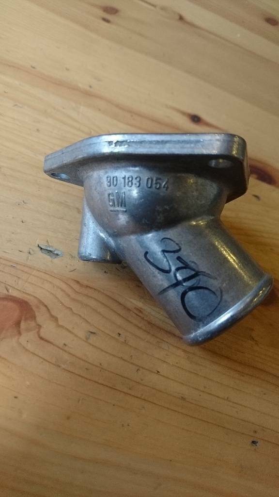 Opel Wasseranschluss Thermostatgehäuse neu gm 90183054